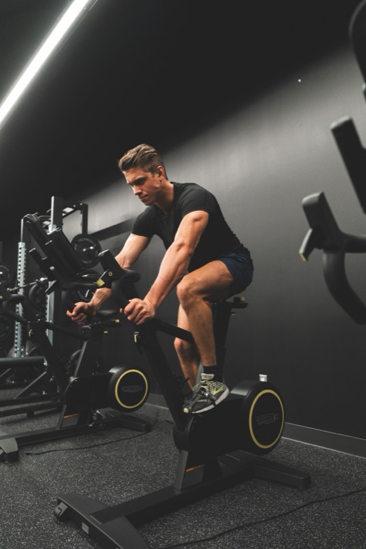 Coach sportif en action — Kinesis Coach
